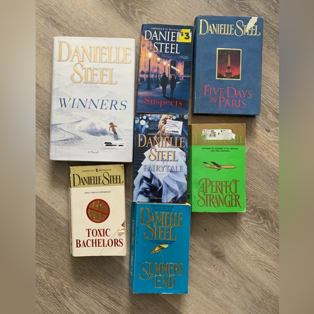 Danielle Steel Book Collection Lot of 7 Hardcovers and Paperbacks Love Novels